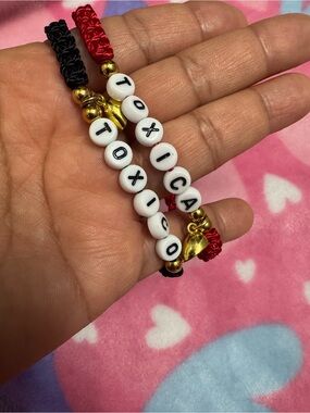 Boyfriend/girlfriend bracelets
